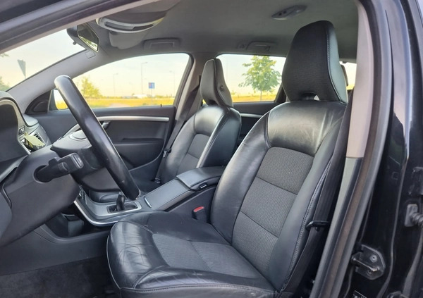 Volvo V70 cena 26900 przebieg: 299999, rok produkcji 2010 z Szczytna małe 352